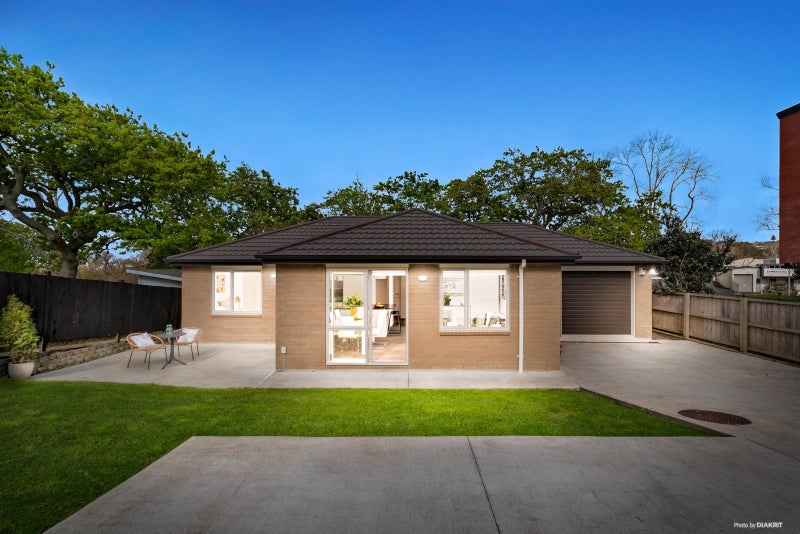 17A Eastview Road, Glen Innes, Auckland - Carousel 1