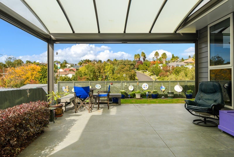 32 Fairfax Crescent, Pyes Pa, Tauranga - Carousel 1