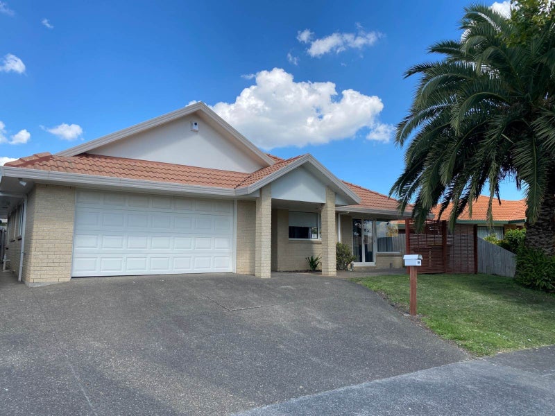2A Fencotie Place, Northpark, Auckland - Carousel 1