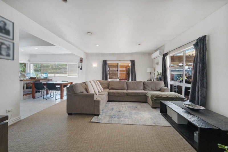2/2 Plane Street, Avondale, Auckland - Carousel 2