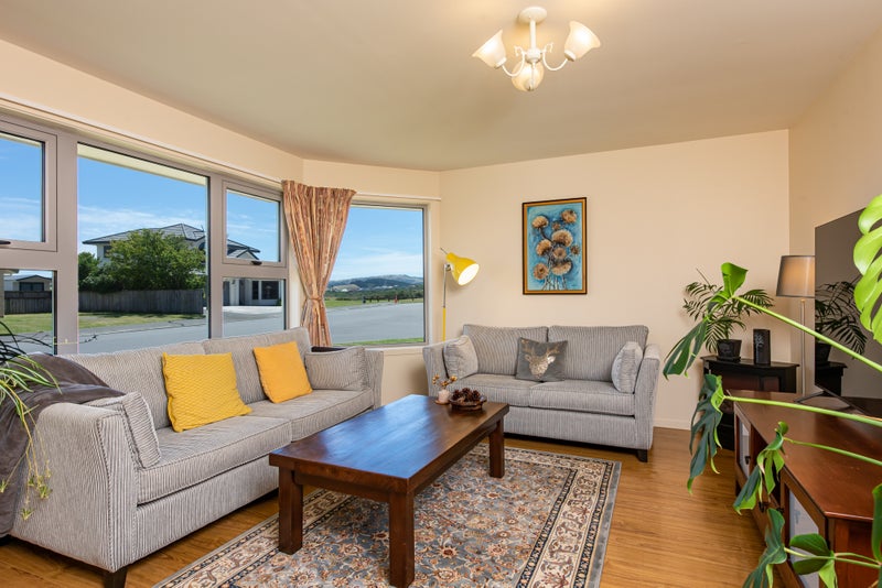 6 Black Pine Road, Woodridge, Wellington - Carousel 2