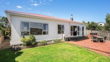70 Glanmire Road, Newlands, Wellington - Carousel 1
