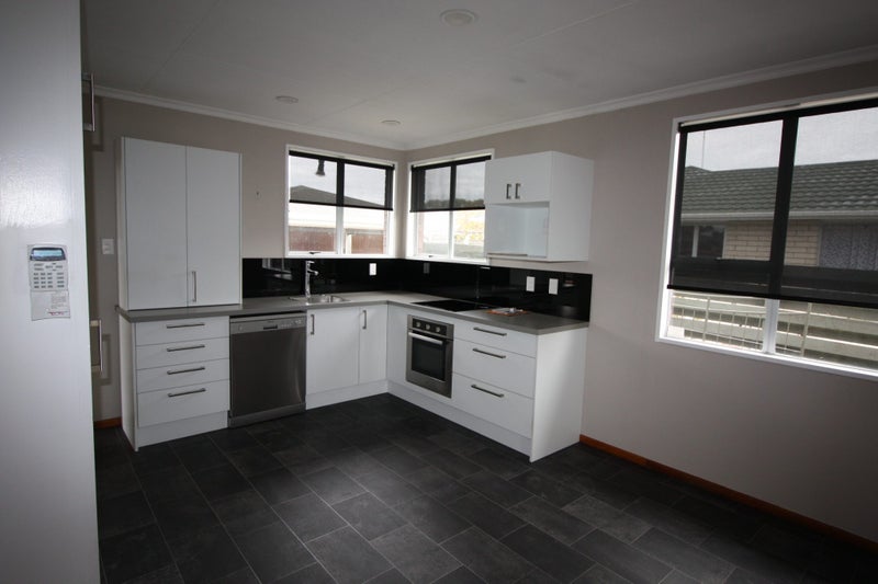 12 Raglan Avenue, Cloverlea, Palmerston North - Carousel 2