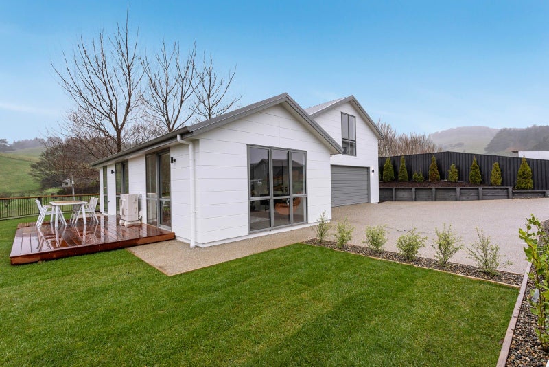 7 Ella Lane, Green Island, Dunedin - Carousel 1