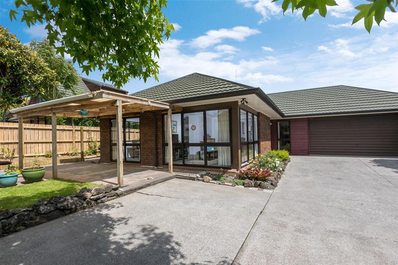 2/60 Orangewood Drive, Northpark, Auckland - Carousel 1