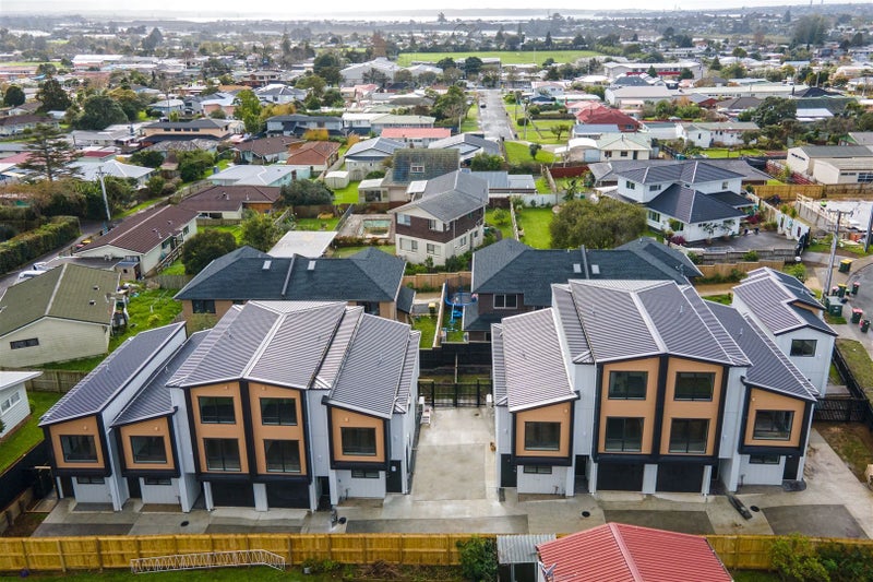 9/11 Scanlen Terrace, Kelston, Auckland - Carousel 1