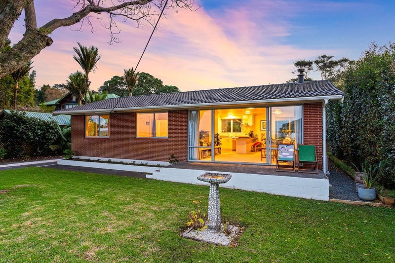 3 Sandys Parade, Laingholm, Auckland - Carousel 2