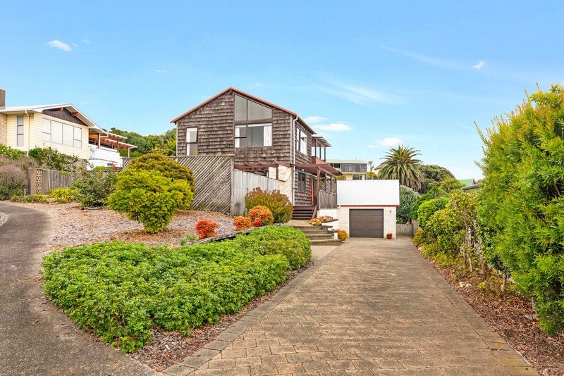 10 Napier Grove, Waikanae Beach, Waikanae - Carousel 1