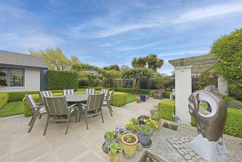 27 Acorn Close, Waltham, Christchurch - Carousel 2