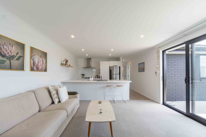 2/2 Bostonkip Crescent, Fitzroy, Hamilton - Carousel 2