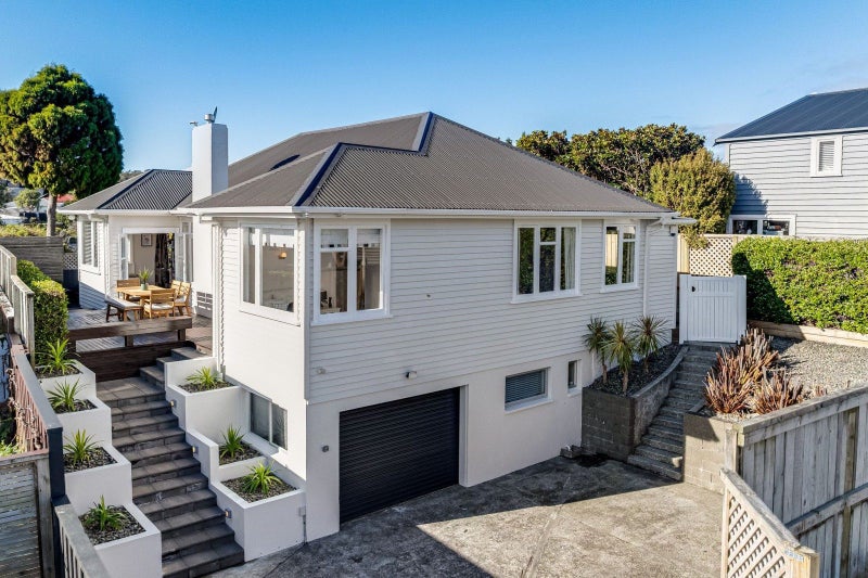 23 Lucknow Terrace, Khandallah, Wellington - Carousel 1