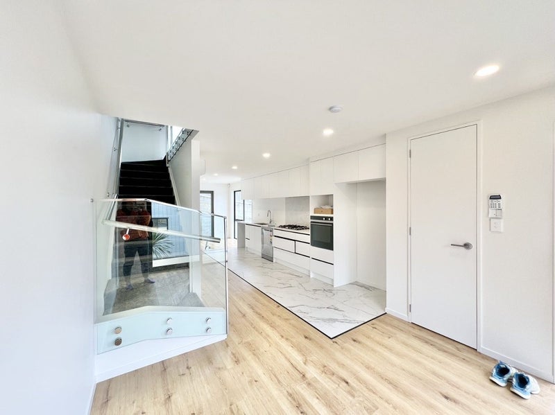 7E Serrata Place, Browns Bay, Auckland - Carousel 1