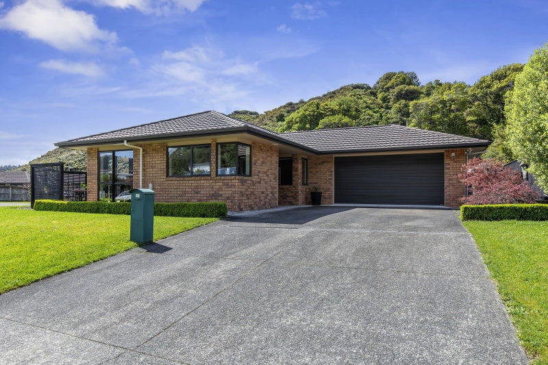 15 Aragon Grove, Kingsley Heights, Upper Hutt - Carousel 2