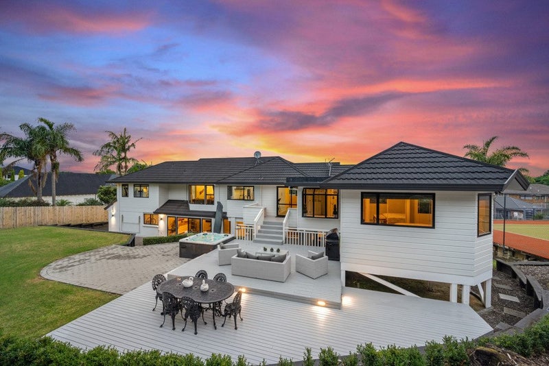 9 Chisbury Terrace, Shelly Park, Auckland - Carousel 1