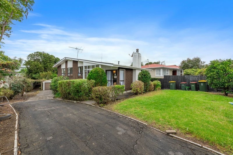 18 McLean Avenue, Papatoetoe, Auckland - Carousel 1