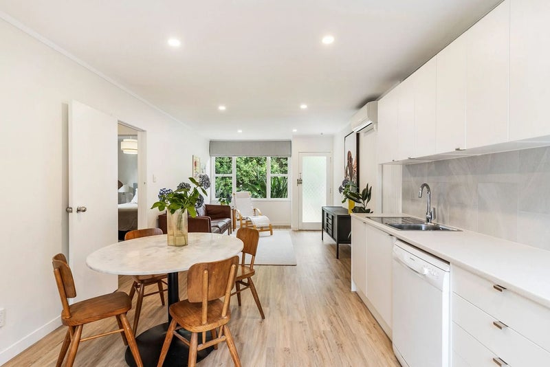 6/134 Edmonton Road, Te Atatu South, Auckland - Carousel 1