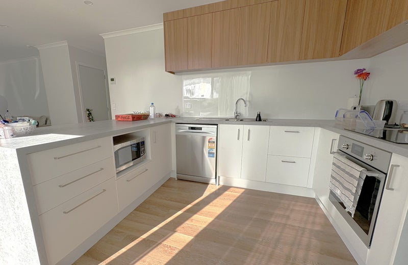 108B Strand Crescent, Naenae, Lower Hutt - Carousel 1