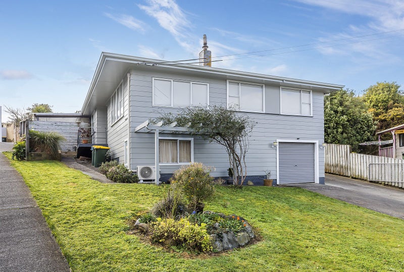 16 Owhiti Street, Titahi Bay, Porirua - Carousel 1