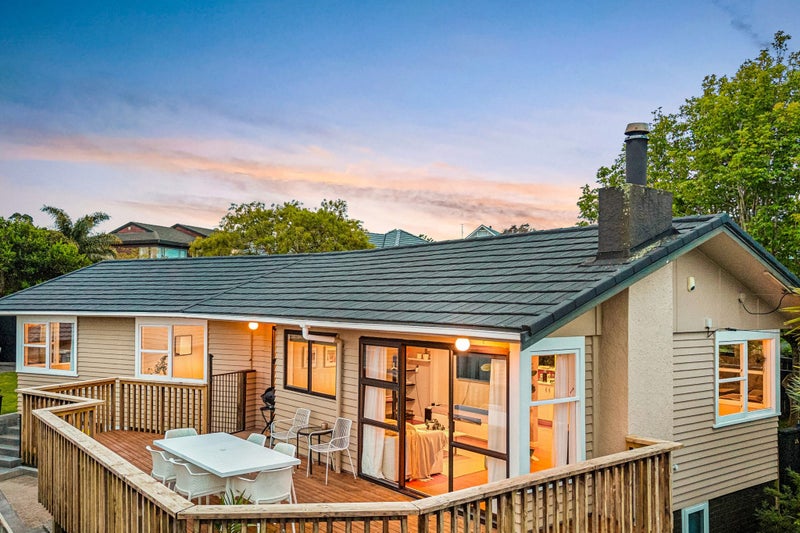 20 Tauhara Street, Green Bay, Auckland - Carousel 2