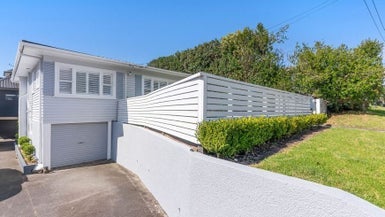80 Clovelly Road, Bucklands Beach, Manukau - Carousel 1