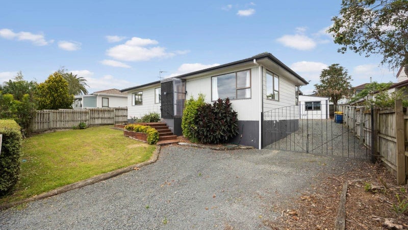 32 Granville Drive, Massey, Auckland - Carousel 1