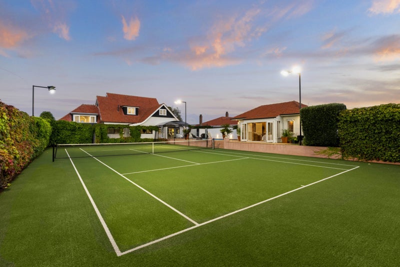 13 Maungakiekie Avenue, Greenlane, Auckland - Carousel 1