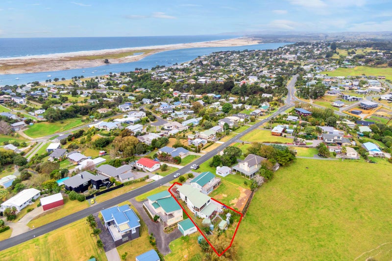 23 Cullen Street, Mangawhai Heads, Mangawhai - Carousel 2