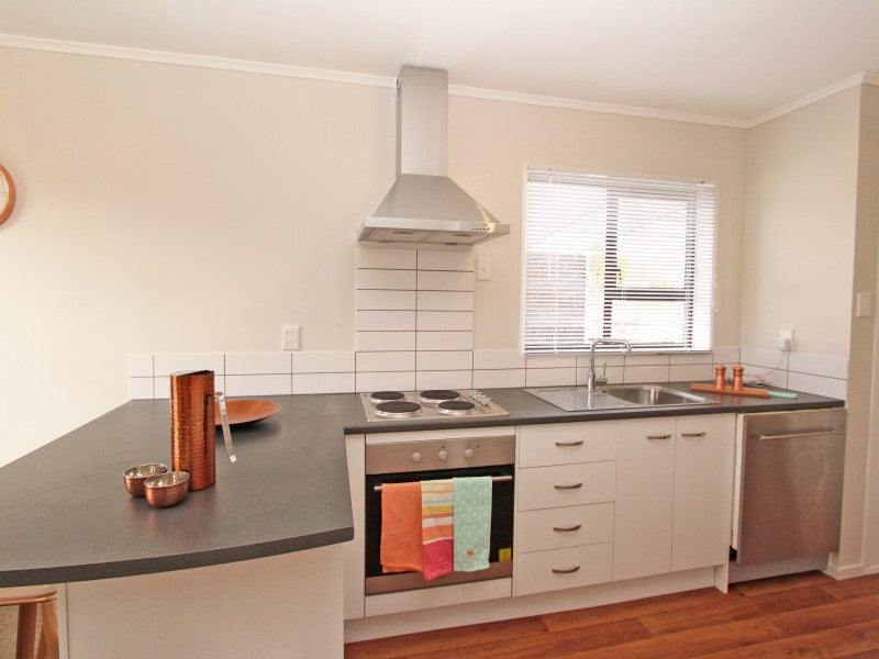 14 Driver Crescent, Cannons Creek, Porirua - Carousel 2