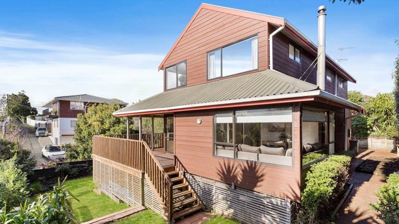 1 Riverview Road, New Lynn, Auckland - Carousel 1