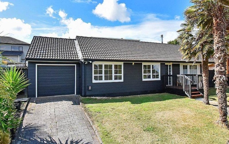 20 Elsted Place, Goodwood Heights, Auckland - Carousel 1