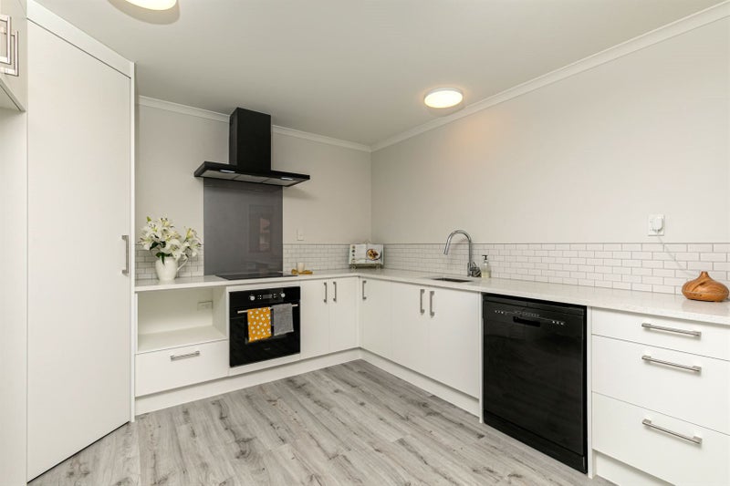 7 Elder Place, Massey, Auckland - Carousel 2