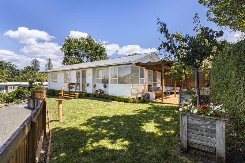 27A Selwyn Road, Cockle Bay, Auckland - Carousel 2