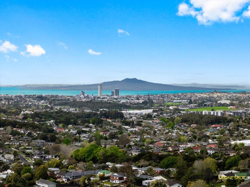 28 Speedy Crescent, Hillcrest, Auckland - Carousel 2