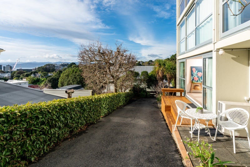 1/24 Patanga Crescent, Thorndon, Wellington - Carousel 1