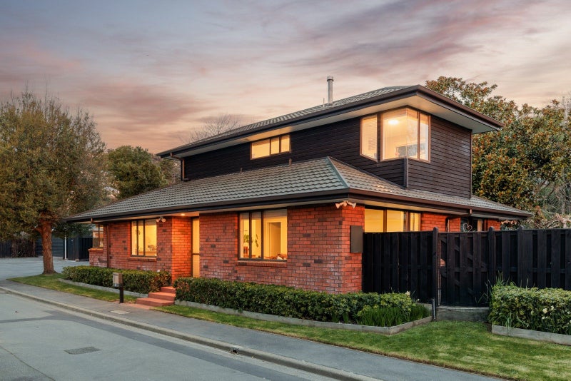 10 Castle Way, Beckenham, Christchurch - Carousel 1