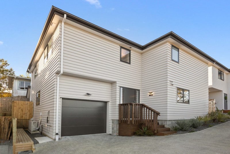 61B Totaravale Drive, Totara Vale, Auckland - Carousel 1