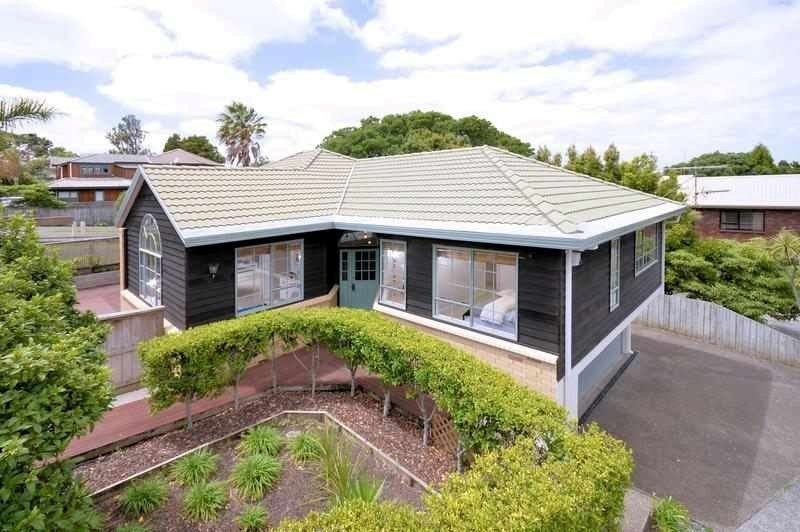 36A Parr Terrace, Castor Bay, Auckland - Carousel 2