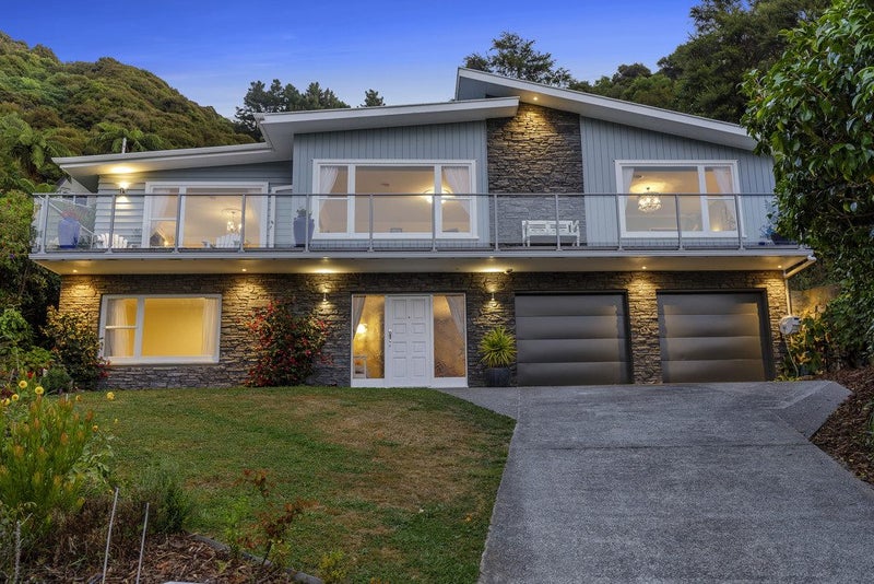 8 Volkner Grove, Waterloo, Lower Hutt - Carousel 1