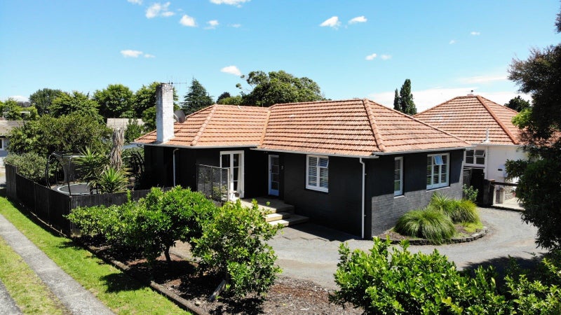 15 Galway Avenue, Hamilton East, Hamilton - Carousel 24