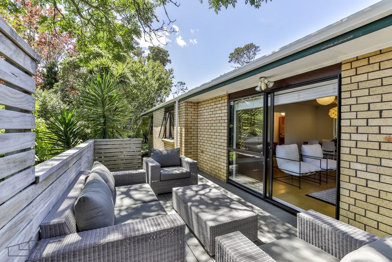 11 Woodfern Crescent, Titirangi, Auckland - Carousel 2