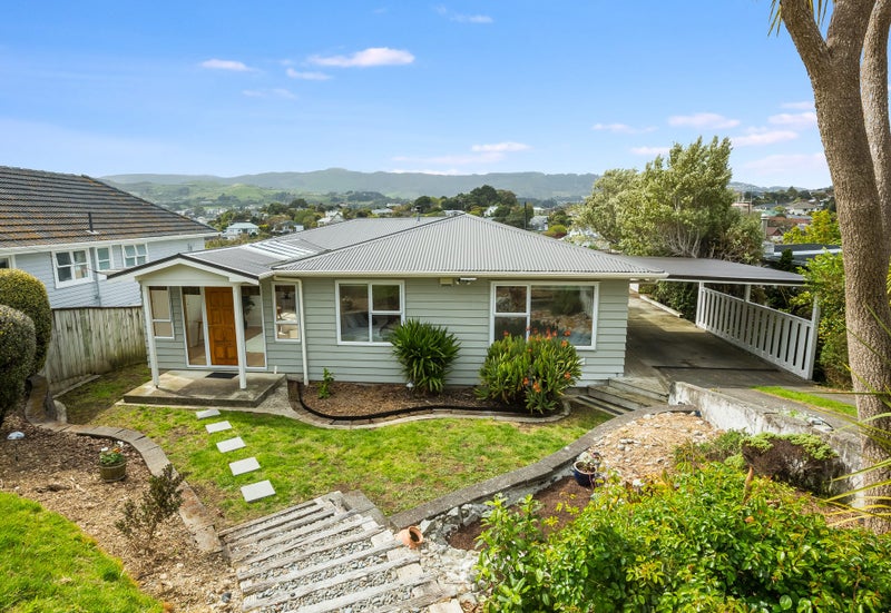 15 Tainui Terrace, Tawa, Wellington - Carousel 1