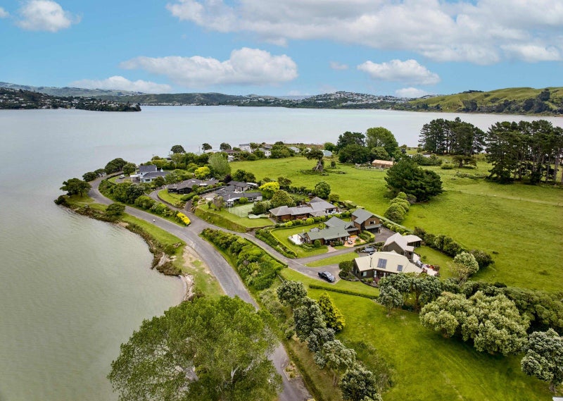 31 Motukaraka Point, Pauatahanui - Carousel 1