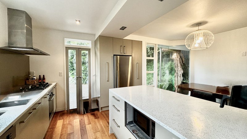 9 Selkirk Way, Karori, Wellington - Carousel 1