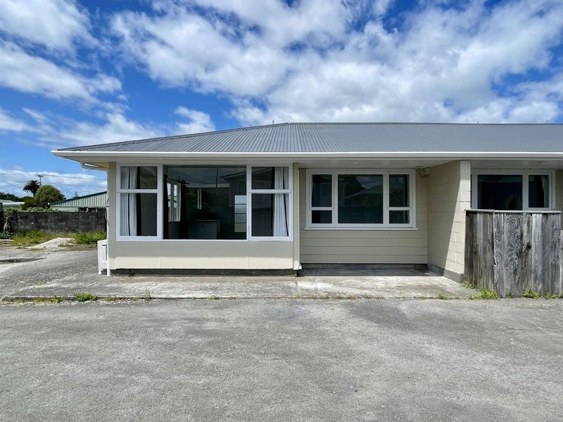 4 Simons Street, Moturoa, New Plymouth - Carousel 1