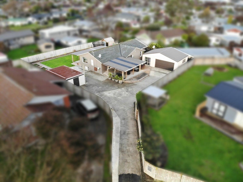 8 Bryce Place, Kelvin Grove, Palmerston North - Carousel 23