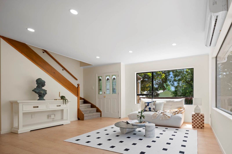 4 Sunward Rise, Glenfield, Auckland - Carousel 1