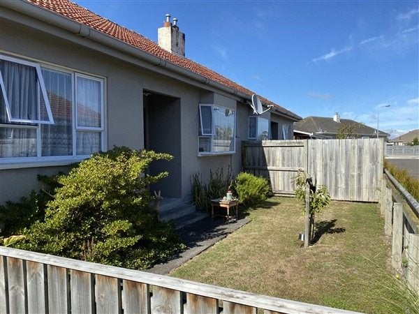 1 Gibson Court, Roslyn, Palmerston North - Carousel 2