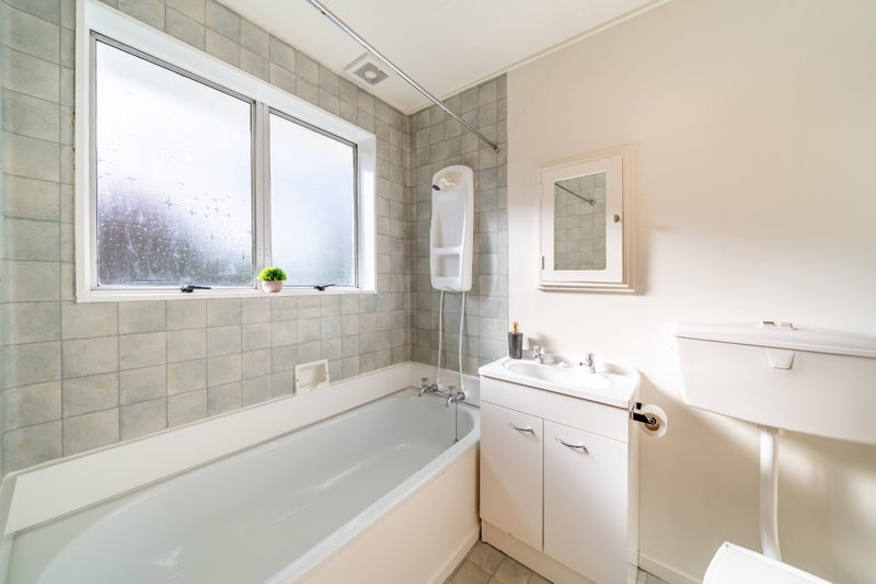 2/10 Islington Street, Trentham, Upper Hutt - Carousel 11