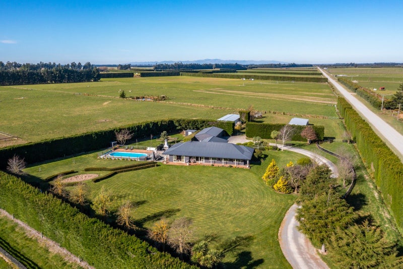 2120 Wards Road, Charing Cross, Darfield - Carousel 1