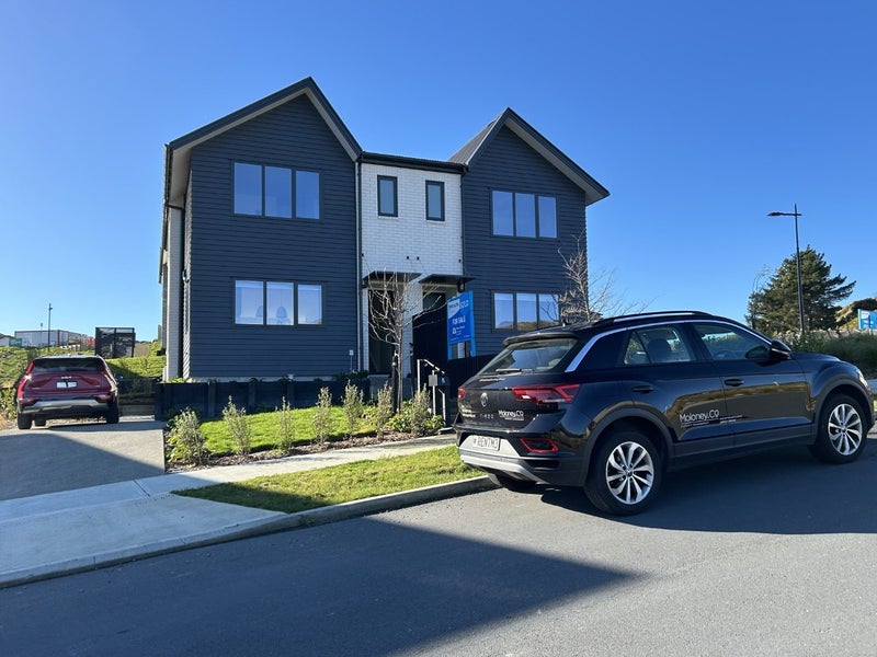 81 Holystone Road, Whitby, Porirua - Carousel 2